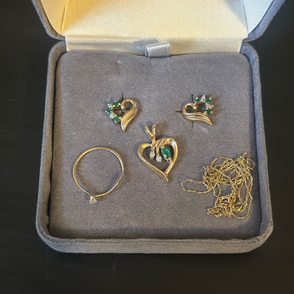 Elegant Gold and Green Jewelry Set